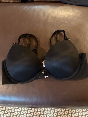 VICTORIA’S SECRET PADDED PUSH-UP BRA
